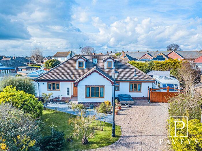 4 Bedroom Chalet For Sale In The Close, Frinton-On-Sea, CO13