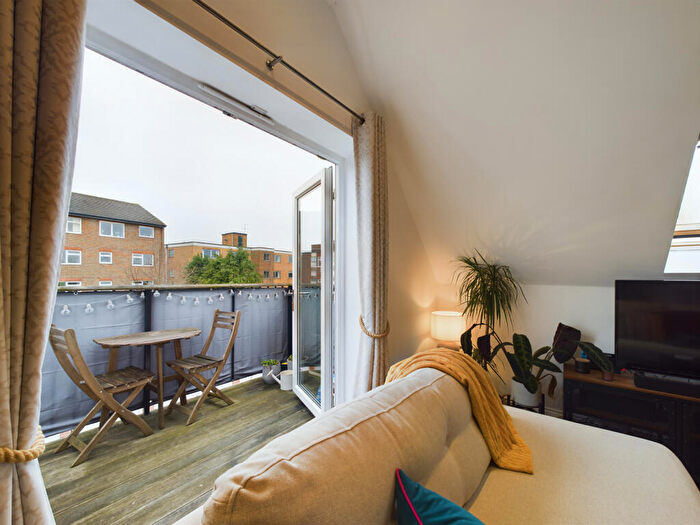 2 Bedroom Flat To Rent In A Manor Grove, Beckenham, Kent, BR3
