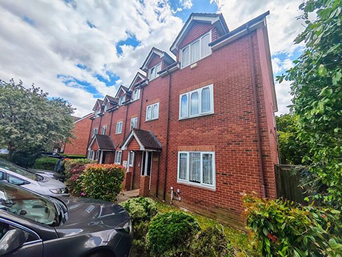 2 Bedroom Flat For Sale In Cherry Gardens, Northolt, UB5