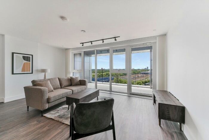 3 Bedroom Flat To Rent In Mitre Yard, North Kensington, NW10