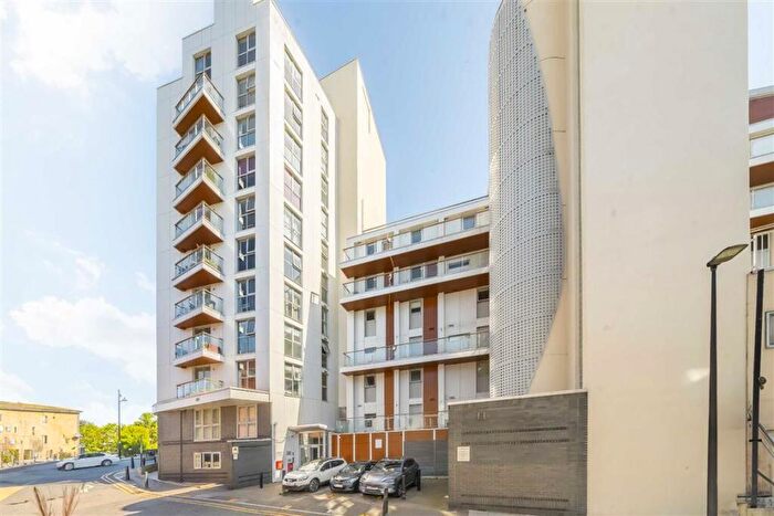 2 Bedroom Flat For Sale In Palmers Road, Bethnal Green, E2