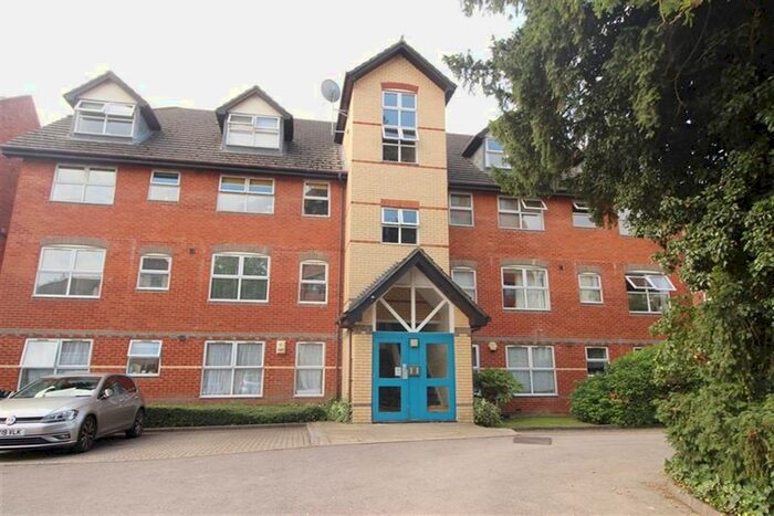2 Bedroom Flat To Rent In Prestwick Court, Reading, RG1