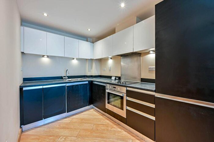 2 Bedroom Flat To Rent In Martyr Road, Guildford, GU1