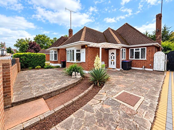 3 Bedroom Bungalow For Sale In Victoria Avenue, Southend-on-Sea, Essex, SS2