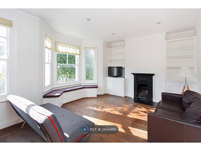 3 Bedroom Flat To Rent In Bowood Road, London, SW11