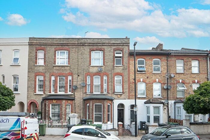 2 Bedroom Flat To Rent In Loveridge Road, London, NW6