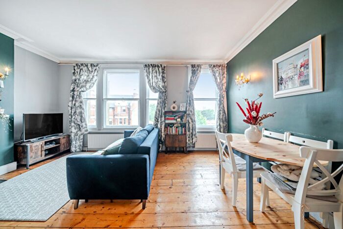 2 Bedroom Flat For Sale In Wandsworth Road, Clapham, London, SW8