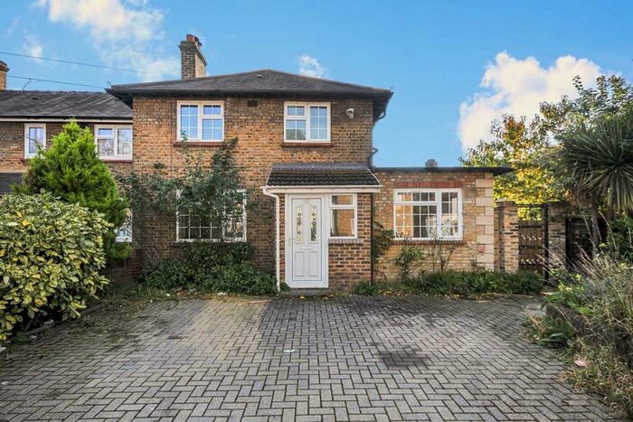 4 Bedroom End Of Terrace House To Rent In Edgeworth Road, London, SE9