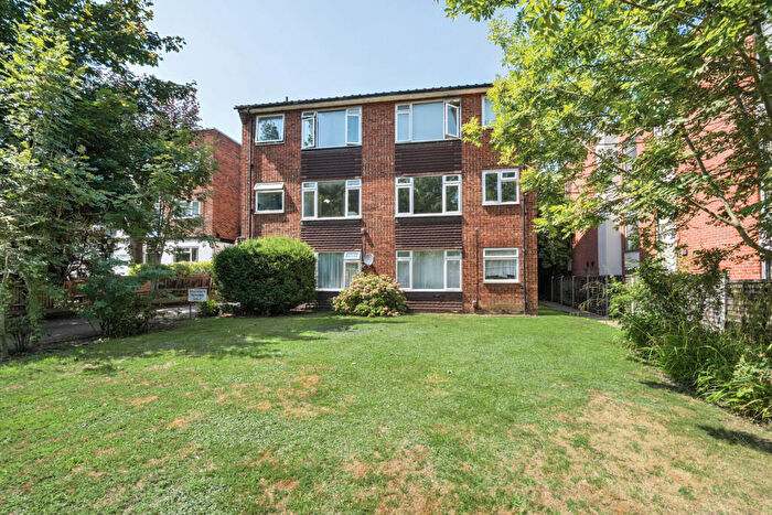 2 Bedroom Apartment For Sale In Chislehurst Road, Sidcup, DA14