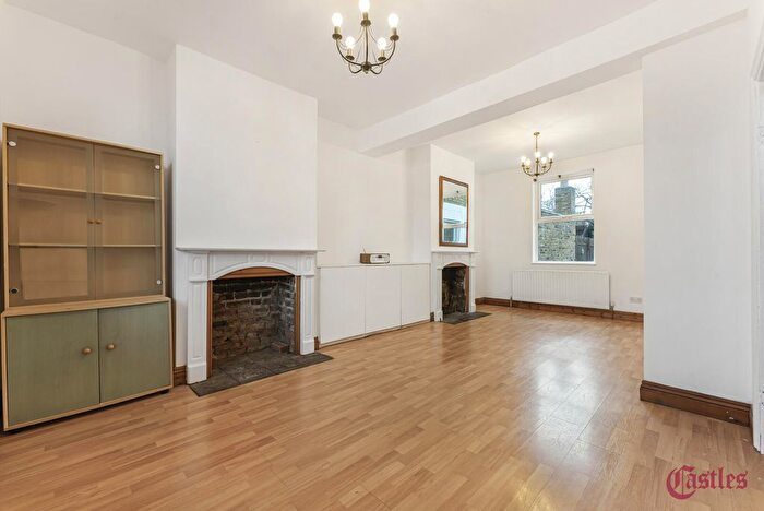 3 Bedroom Property For Sale In Oriel Road, London, E9