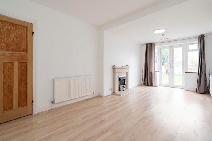 3 Bedroom Semi-Detached House To Rent In Sandgate Road, Birmingham, B28