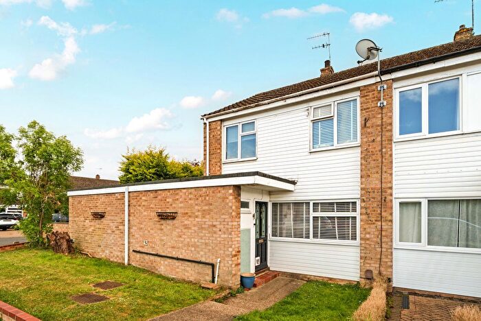 4 Bedroom Semi-Detached House For Sale In Roakes Avenue, Addlestone, KT15