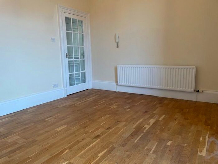 2 Bedroom Flat To Rent In Main Road, Fairlie, North Ayrshire, KA29