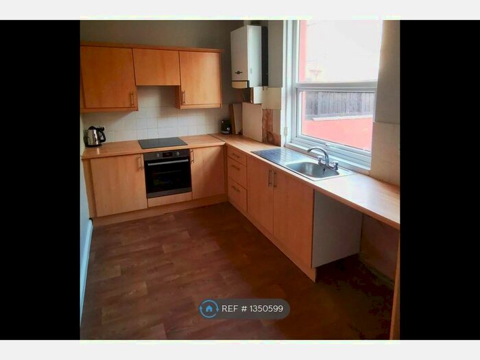 2 Bedroom Terraced House To Rent In East End Park, Leeds, LS9