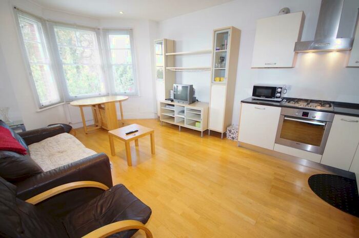 1 Bedroom Flat To Rent In Hendon Lane, Finchley, N3