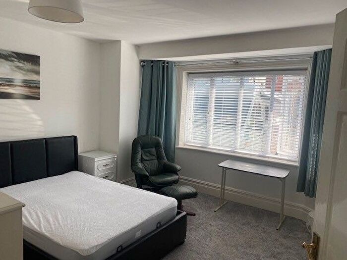 1 Bedroom Flat To Rent In Richmond Park Crescent, Bournemouth, BH8