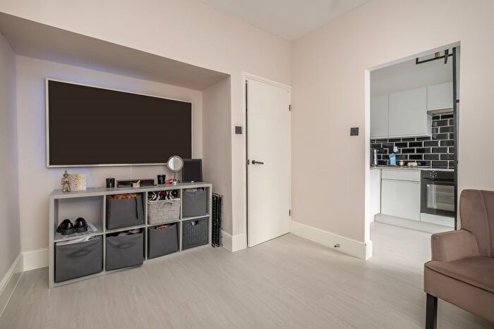 2 Bedroom Flat To Rent In Goldney Road, London, W9