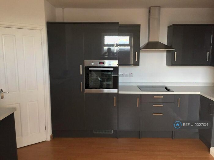 2 Bedroom End Of Terrace House To Rent In New Hey Road, Huddersfield, HD3