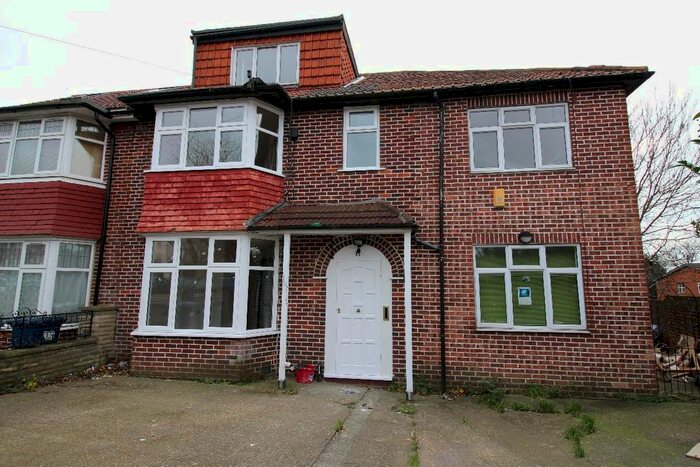 Studio To Rent In Quantock Gardens, London, NW2