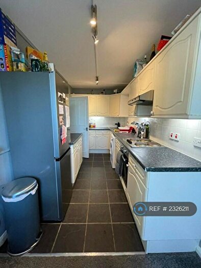 3 Bedroom Flat To Rent In Homemead, London, SW12