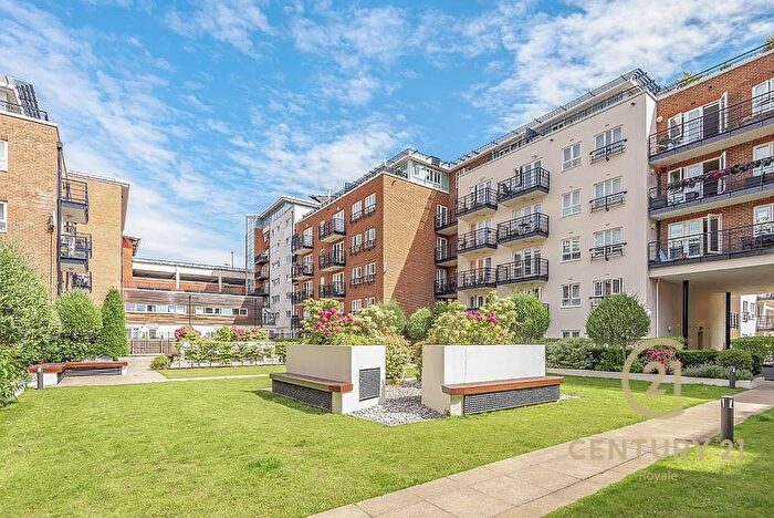 2 Bedroom Flat For Sale In Royal Quarter, Seven Kings Way, Kingston Upon Thames, KT2