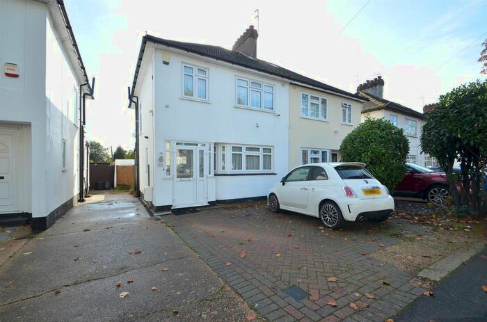 3 Bedroom Semi-Detached House To Rent In The Fairway, Ruislip, HA4