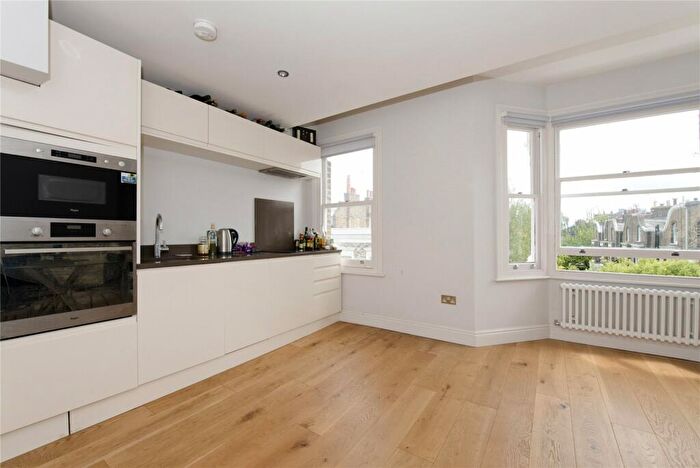 3 Bedroom Flat To Rent In Cruden Street, Angel, N1