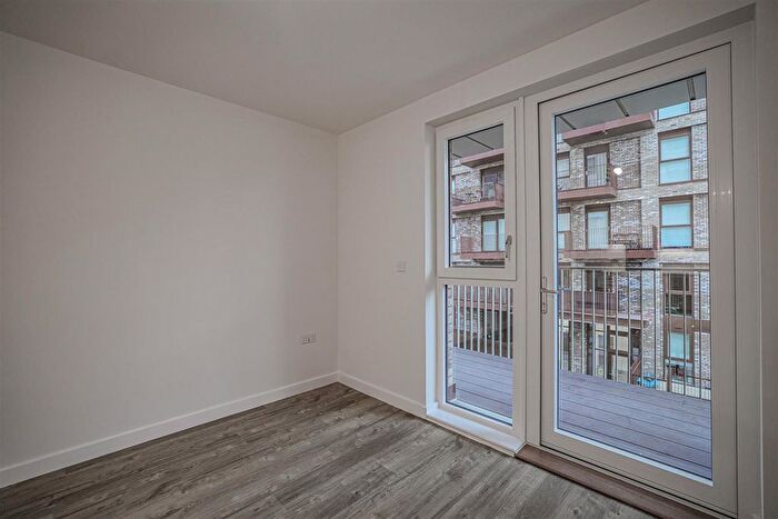 1 Bedroom Flat For Sale In North Woolwich Road, Royal Docks, E16