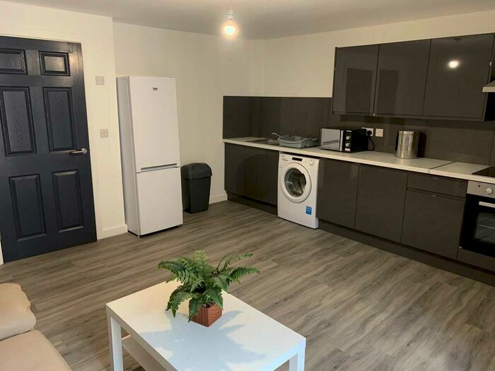 2 Bedroom Apartment To Rent In Henry Road, Nottingham, NG7