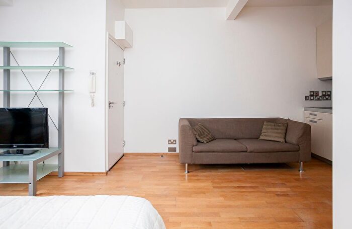 Studio To Rent In St. Stephens Gardens, Bayswater, W2