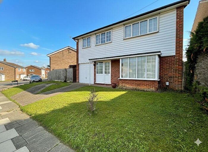 3 Bedroom Detached House For Sale In Weltmore Road, Luton, Bedfordshire, LU3