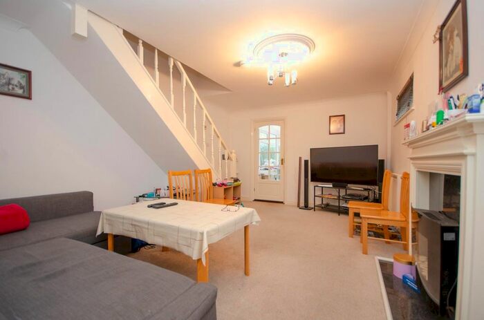 2 Bedroom End Of Terrace House To Rent In Vineyard Close, Woolston, Southampton, SO19