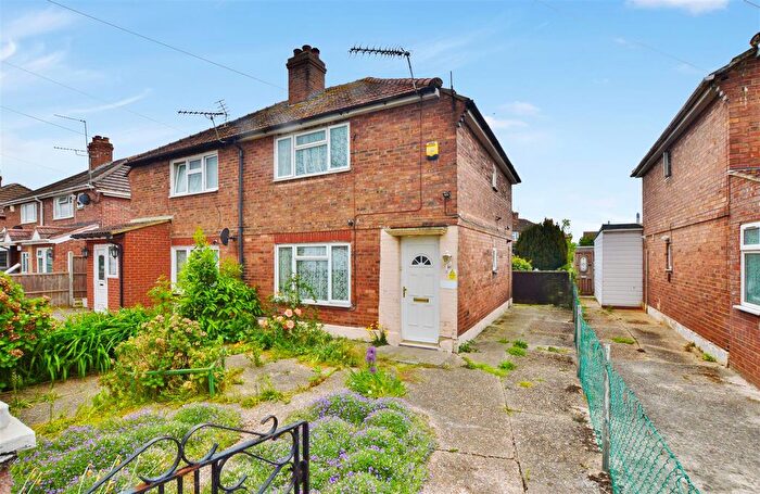 3 Bedroom Semi-detached House For Sale In Northampton Avenue, Slough, Berkshire, SL1