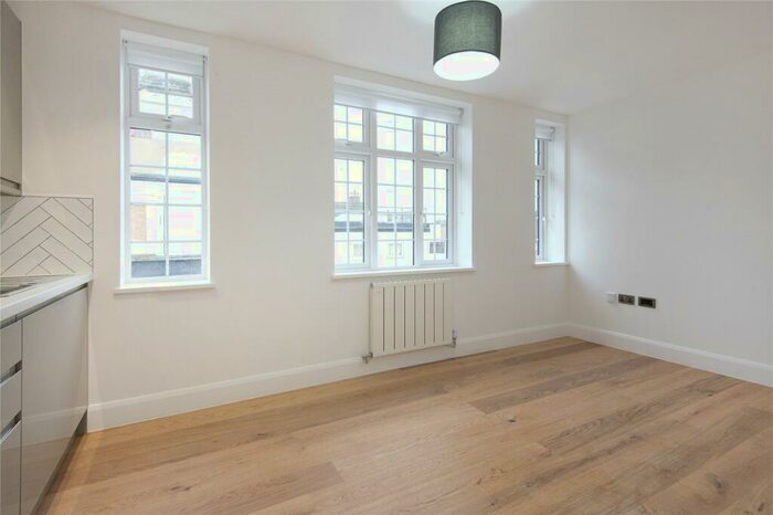 1 Bedroom Flat To Rent In Barking Road, West Ham, E13