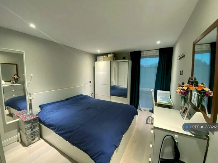 1 Bedroom Flat To Rent In Plough Road, London, SW11