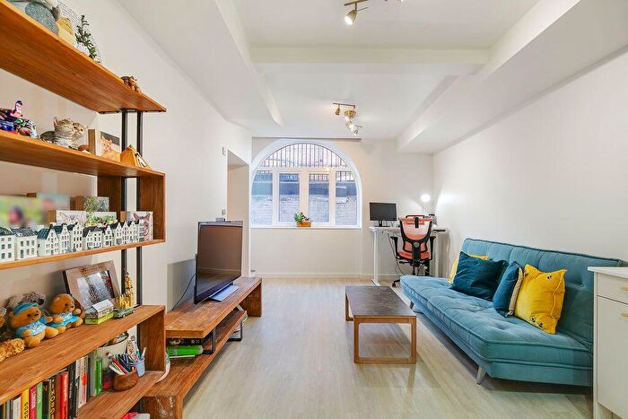 1 Bedroom Flat For Sale In Henriques Street, Aldgate East, E1