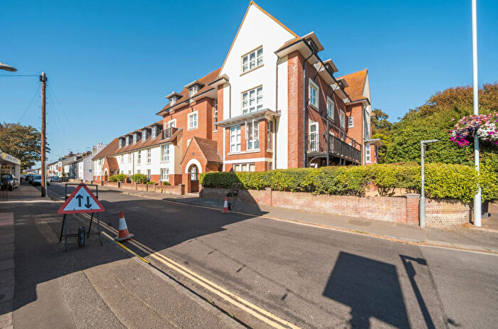 2 Bedroom Flat For Sale In Park Road, Worthing, West Sussex, BN11