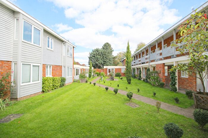 1 Bedroom Flat For Sale In Cross Lanes, Guildford, GU1