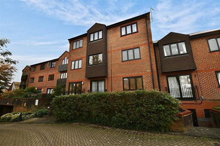 1 Bedroom Flat To Rent In Chatsworth Court, Stanhope Road, St. Albans, AL1