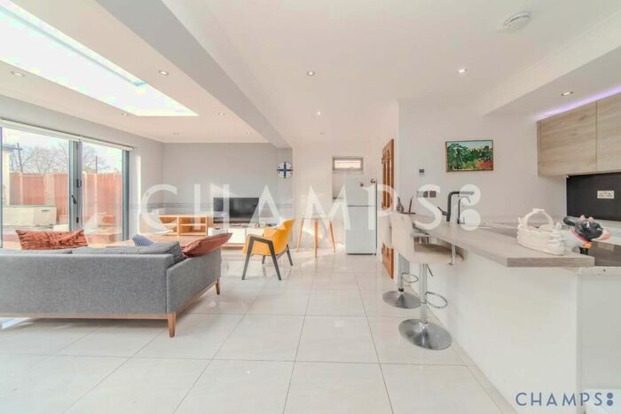 4 Bedroom End Of Terrace House To Rent In Barnes Avenue, London, SW13