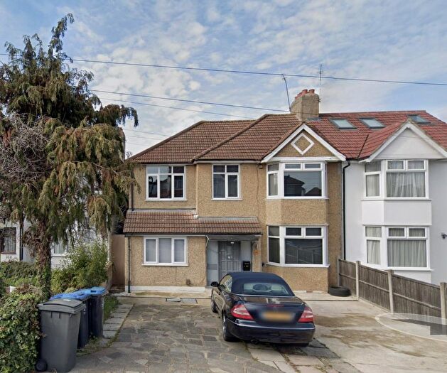 5 Bedroom Semi-Detached House To Rent In Wood Close, London, NW9