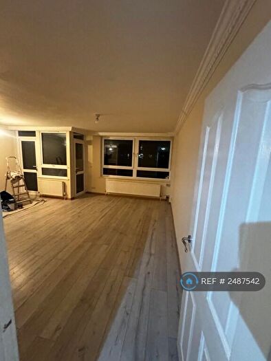 3 Bedroom Flat To Rent In Fermain Court, London, N1