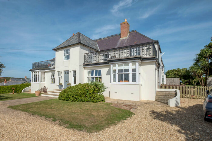 2 Bedroom Apartment To Rent In Alum Bay, Isle Of Wight, PO39