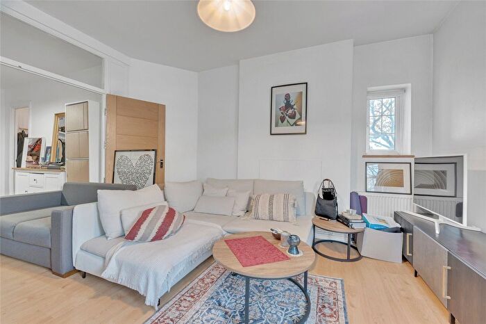 2 Bedroom Flat To Rent In Moreland Court, Finchley Road, London, NW2