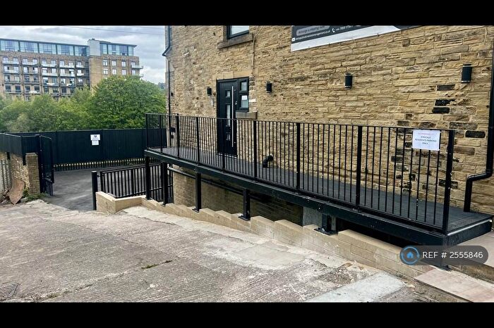 2 Bedroom Flat To Rent In Birds Royd Lane, Brighouse, HD6