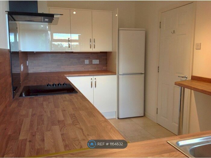 2 Bedroom Flat To Rent In Adelaide Court, Beckenham, BR3