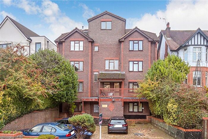 2 Bedroom Flat For Sale In Croydon Road, Caterham, Surrey, CR3