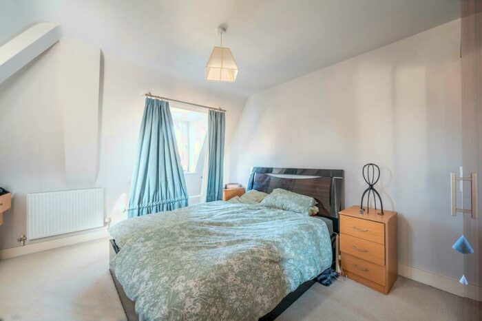 2 Bedroom Flat To Rent In Burnt Oak Broadway, Edgware, HA8