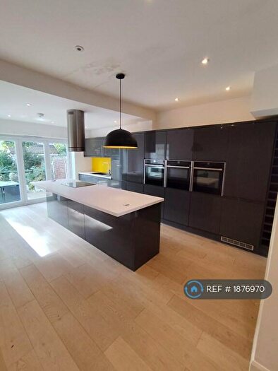 4 Bedroom Terraced House To Rent In Hertford Road, Ilford, IG2