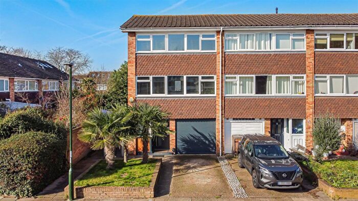 4 Bedroom Town House For Sale In Willow Bank, Richmond, TW10